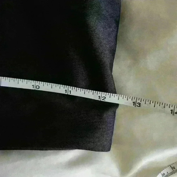 NWT H&M MOVE Black Workout Bra Yoga Running Gym Exercise Light Support Elastic - Picture 4 of 5